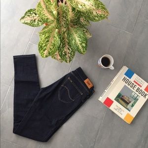 Lee Jean ‘Scarlett’